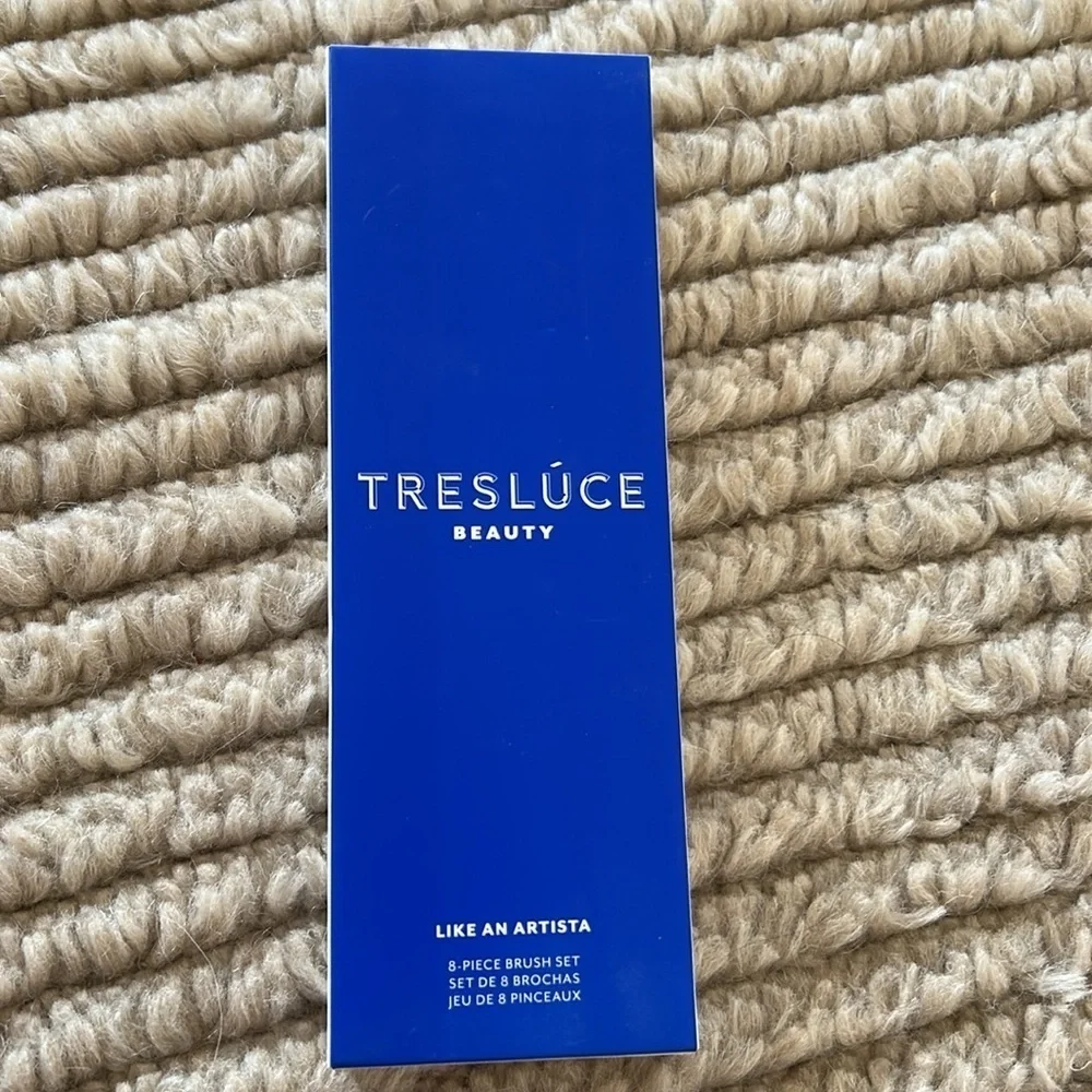 NWT Tresluce Beauty Shadow Palette Like An Artista 8-Piece Eye Brush
